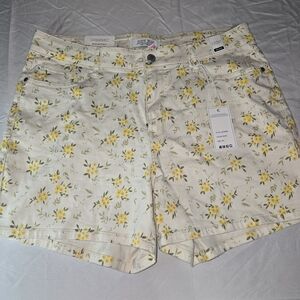 Judy Blue Women's Floral Cream Shorts 2xl Nwt
